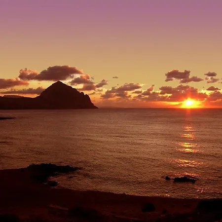 Cala Azzurra بيت للعطل