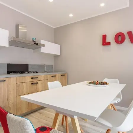 Cala Azzurra بيت للعطل