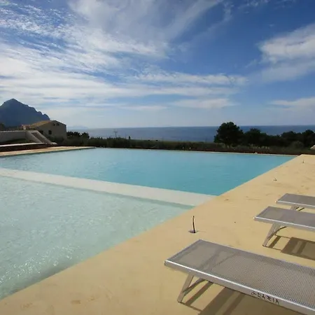 Cala Azzurra بيت للعطل *