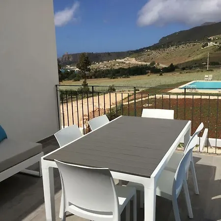 Cala Azzurra بيت للعطل